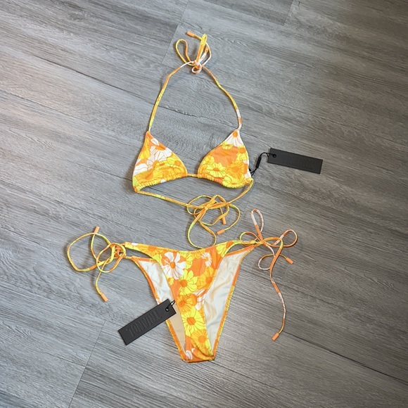 String floral style Swimsuit top and bottom swimsuit set. - Picture 8 of 14